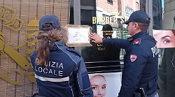 Terni, controlli di Questura e Comune sulle attività commerciali. Chiuso negozio di barbiere in centro