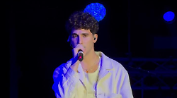 Alunno: "Ho superato la paura del giudizio.  Sanremo  Giovani? Ho mandato tutto a due giorni dalla scadenza, avere Carlo Conti davanti è impattante. Alfa mi ha scoperto su Tik Tok"