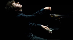Il pianista Edoardo Riganti Fulginei in concerto per la ricerca contro la Malattia di Lafora