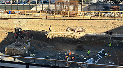 Reperti archeologici riaffiorano nell'area del cantiere del palazzo di lusso dopo la demolizione dell'ex Enel