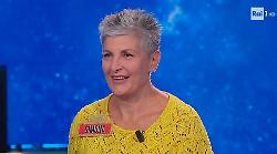 Simona Bologna, chi è l'insegnante in pensione campionessa de L'Eredità: il trionfo e il viaggio a New York con i soldi della vincita