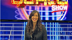 Emanuela Aureli: "Maria De Filippi è tra le più difficili da imitare. Vi svelo il segreto dietro a Tale e Quale Show. Con i concorrenti faccio sei ore al giorno di preparazione"