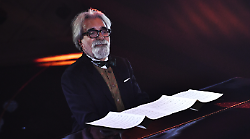 Addio a Peppe Vessicchio, aveva 69 anni. Com'è morto il celebre direttore d'orchestra 