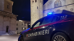 Si prende una bottigliata in testa mentre cerca di aiutare una donna in difficoltà: denunciato l'aggressore 