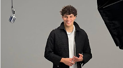 Sanremo Giovani, al via la scalata verso l'Ariston: in gara anche l'umbro Nicolò Filippucci. Chi si esibirà stasera