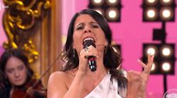 Splendida cornice stasera in tv 13 novembre: Ken Loach e Carolina Crescentini ospiti di Geppi Cucciari