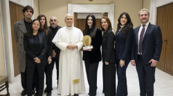 Il dono di Laura Pausini al Papa: un brano ispirato al componimento di San Francesco 