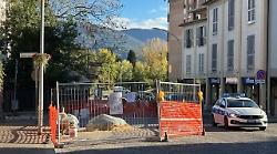 Terni, nuovo look per via Colombo in vista della fiera del Cassero. Asfalto lungo la strada per togliere di mezzo le buche