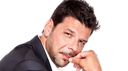 Salvo Sottile a Ciao Maschio: "Sono un timido. Da bambino avevo problemi respiratori e mi nascondevo dietro al divano. Mio padre era sempre al lavoro"