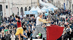 Eurochocolate, giocolieri e Caribe Star della piazza: gli amanti del cioccolato invadono il centro. Ma non mancano polemiche 