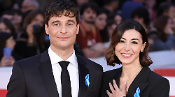 Lino Guaciale, chi è la moglie Antonella Liuzzi. Il primo incontro, la carriera all'Università Bocconi, il rapporto con il padre ex senatore e il figlio Pietro 