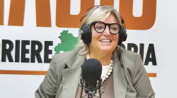 L'anima fragile e forte della "cartista": Cinzia Verni, tra alta moda, Corciano e il segreto del cappelletto
