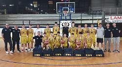 A 15 anni non può più giocare a basket ma i compagni lo vogliono ancora in squadra