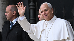 Fedeli da tutto il mondo in piazza per Papa Leone XIV: pioggia, campane e applausi per la prima storica visita in Umbria