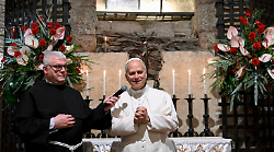 La commozione di Papa Leone XIV sulla tomba di San Francesco