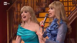 Milly Carlucci si sdoppia a Ballando con le stelle: stasera in pista l'imitatrice Giulia Vecchio. Le anticipazioni