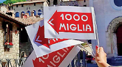 Torna la Mille Miglia con sosta in pieno centro a Gubbio
