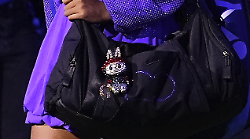 Little Treat Culture, perchè comprare un Labubu invece di una casa. L'effetto Dopamine Marketing (da tenere a mente anche per il Black Friday)