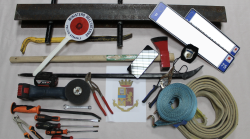 Inseguimento ad alta velocità in autostrada: sequestrata Mercedes rubata con kit da scasso a bordo