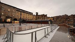 Il Natale perugino si avvicina: sale l'attesa per la pista di pattinaggio in cima al mercato coperto