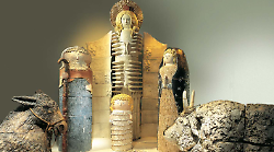 Dall'Abruzzo un dono speciale: il presepe monumentale di Castelli sarà ammirabile in città. Da L'Aquila arrivato l'albero di Natale