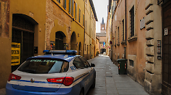 Ubriaco invade più volte la corsia opposta per poi abbandonare l'auto in via dei Mille: denunciato 48enne 