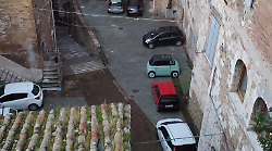 A Perugia movida molesta in piazzetta Pozzo Campana: residenti chiedono incontro con la sindaca