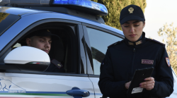 Controlli straordinari della Polizia: identificate oltre 150 persone e verificati più di 70 veicoli nei comuni di Città di Castello e Umbertide