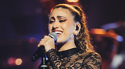 Delia, chi è la finalista di X Factor 2025. Età, carriera e il legame con la sua "Sicilia Bedda"