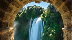 Terni, la magia del Natale alla cascata delle Marmore con una guida speciale: chi è lo Gnefro 