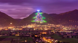 L'Albero di Natale più grande del mondo, i 7 posti migliori da cui ammirarlo