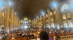 San Carlo Acutis, migliaia di fedeli nelle Filippine per venerare la reliquia 