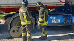 Automezzo perde Gas Gnl dal serbatoio: intervento in E45