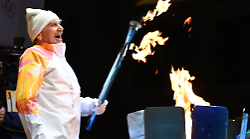 La fiamma di Milano-Cortina in Umbria: tedofori d'eccezione da Spoleto a Perugia