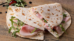 La piadina &egrave; il pasto pi&ugrave; ordinato da Deliveroo nel 2025 in Italia