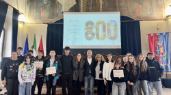 La  IV/A del liceo Scientifico firma i biglietti di auguri per i leader del mondo 