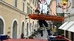 Cade mentre si trova da sola in casa: anziana soccorsa dai vigili del fuoco 