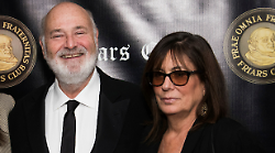 Il regista di Stand by me Rob Reiner e la moglie uccisi nella loro villa a Los Angeles. Sotto torchio il figlio Nick