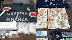 Criptofonini e auto clonate per spacciare cocaina nel Perugino: scoperto traffico di droga. Quattro misure cautelari