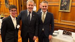 Terni, l'onorevole Nevi porta il pampepato alla Camera dei Deputati alla presenza del ministro Lollobrigida