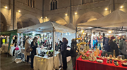Il chiostro di Palazzo Trinci si conferma location d'eccellenza per i mercatini di Natale 