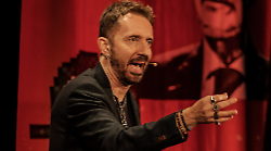 Andrea Scanzi a ruota libera da Meloni a Sinner. Le cose che contano: "Salute, soldi, sesso..." Su Arezzo: "Premiato poi boicottato"