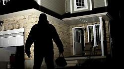 Due frazioni nella morsa dei ladri. I cittadini controllano le strade: arrestato un uomo