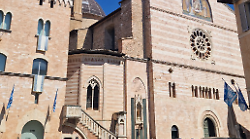 Violenze, aggressioni e minacce di morte contro la compagna e la figlia minorenne: 55enne allontanato dalla casa familiare 