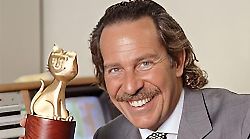 Ottanta anni fa Alberto Castagna giornalista e poi dottor Stranamore nasceva a Castiglion Fiorentino