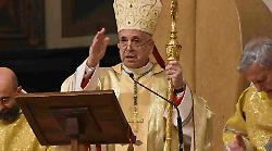 Terni, la santa messa di Natale con il vescovo Soddu: "Siate costruttori di pace, per coprire il terrificante rombo dei cannoni e la deflagrazione delle bombe"