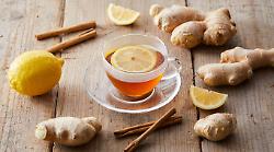 Rimedi naturali dopo le feste: come digerire senza sensi di colpa tra tisane, zenzero e camminate