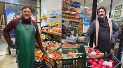 Gli ultimi fruttivendoli del centro. Zio e nipote nell'attivit&agrave; tramandata da generazioni: "Ecco come sono cambiati i gusti dei folignati"
