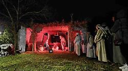 Terni, il parco de Le Grazie fa da scenario al presepe vivente. Grande successo per la quinta edizione. Coinvolte pi&ugrave; di cento persone