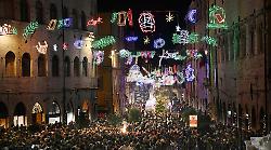 Bagno di folla in centro a Perugia per il capodanno 2026, la sindaca Ferdinandi esalta la citt&agrave;: "Quanto sei bella quando sei viva"